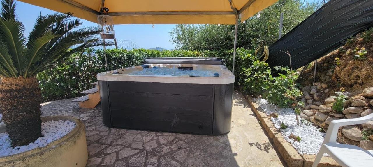 Bed and Breakfast La Terrazza Motta Атрі Екстер'єр фото