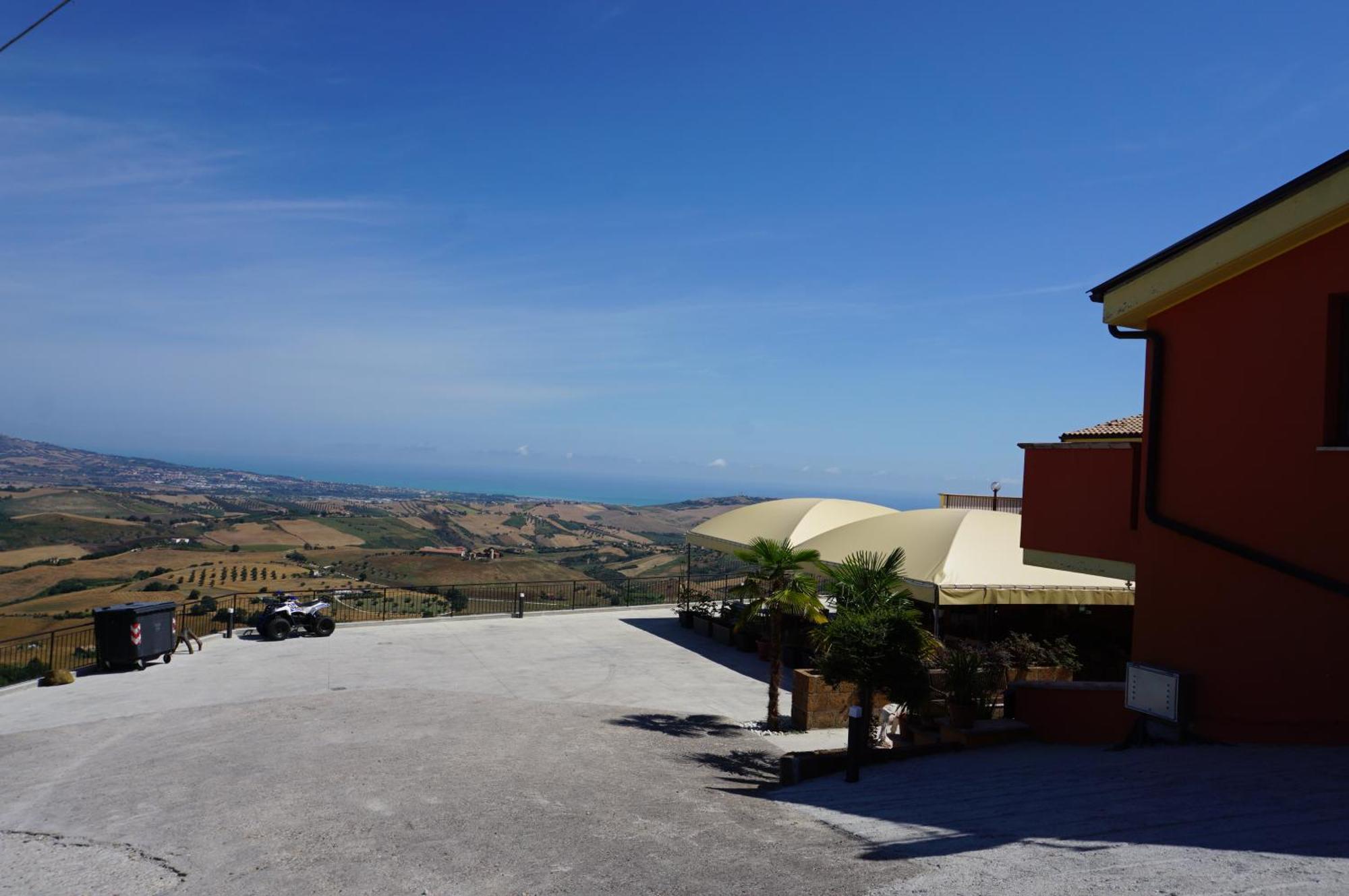 Bed and Breakfast La Terrazza Motta Атрі Екстер'єр фото
