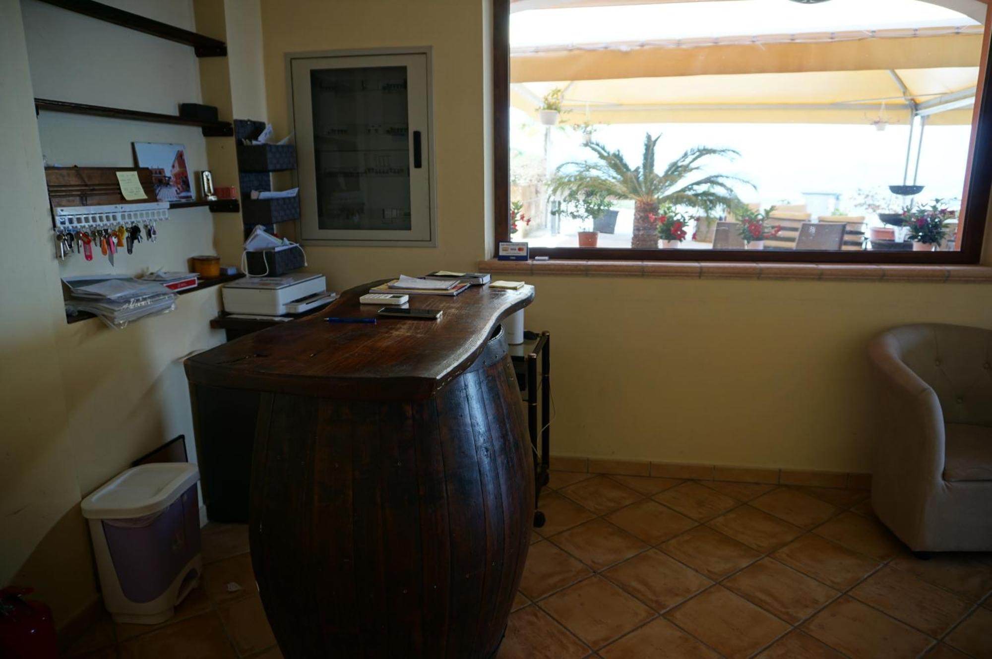 Bed and Breakfast La Terrazza Motta Атрі Екстер'єр фото