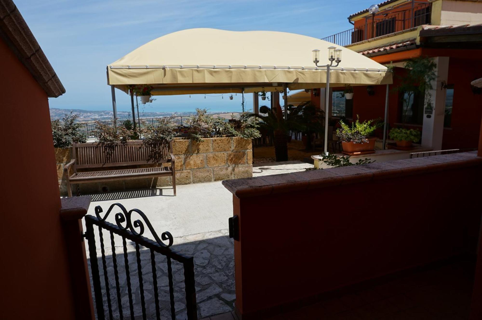 Bed and Breakfast La Terrazza Motta Атрі Екстер'єр фото
