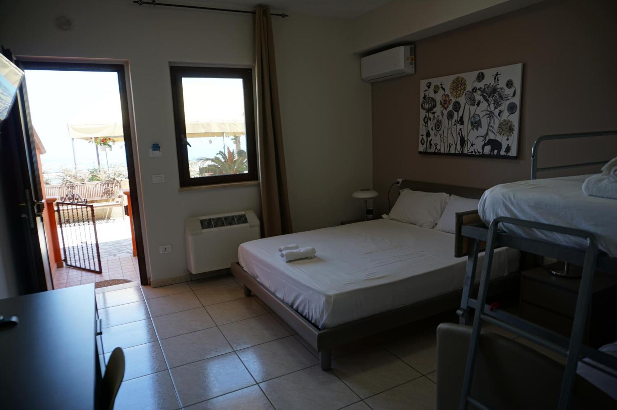 Bed and Breakfast La Terrazza Motta Атрі Екстер'єр фото