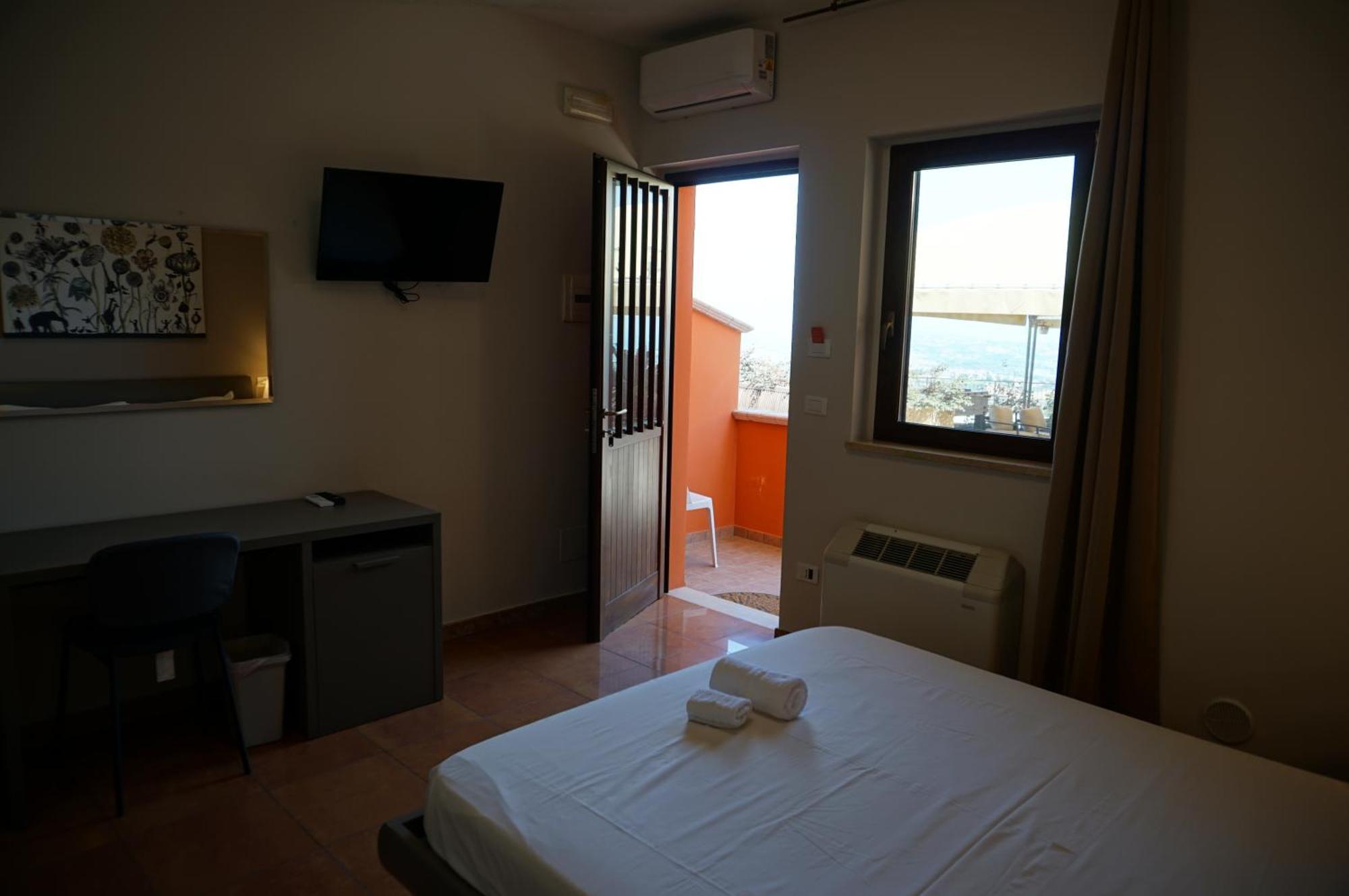 Bed and Breakfast La Terrazza Motta Атрі Екстер'єр фото