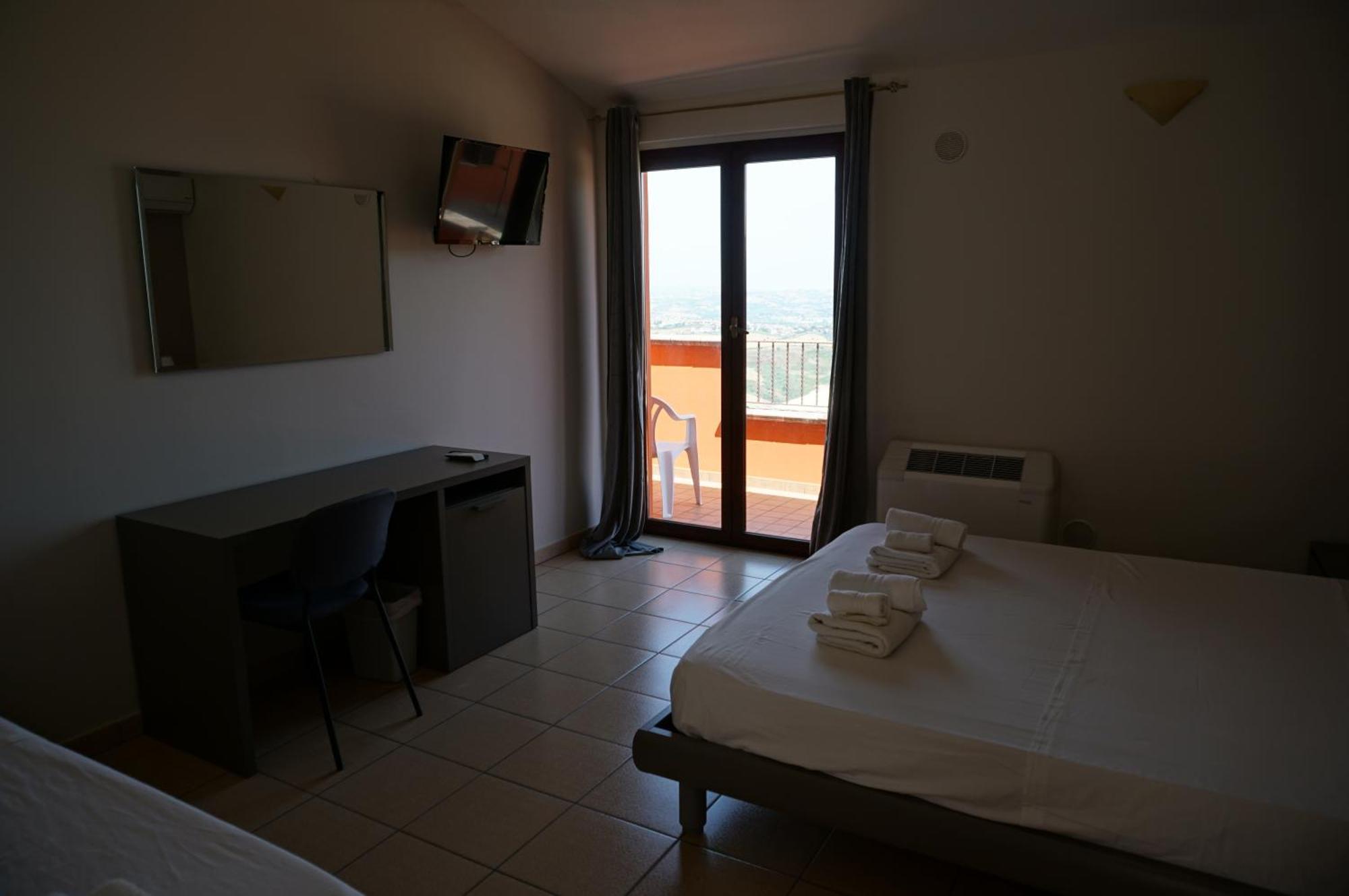 Bed and Breakfast La Terrazza Motta Атрі Екстер'єр фото